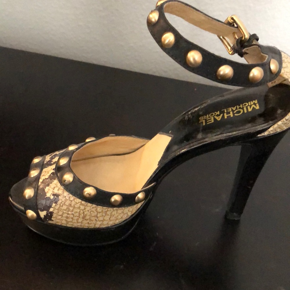 Snake skin pump sandal worn once! Looks brand new!